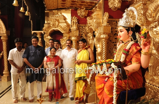 Siddaramaiah inagurates Mangalore Dasara at Sri Gokarnanatha Kshetra, Kudroli
